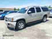 2009 Chevrolet Suburban 2LT z VIN 1GNFK26319J109681, wystawiony jako IAAI lot #42288393 z przebiegiem 250 381 mil mil oraz . Historia ofert i sprzedaży dostępna na DreamBid. Obrazek 2.