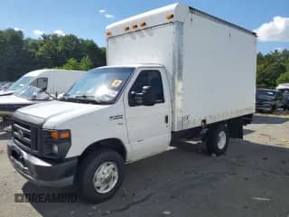 2010 Ford Econoline Cargo с VIN 1FDSS3HLXADA85762, выставлен на аукционе Copart как лот 57400124 с пробегом 130 431 миль миль и На запчасти • Non repairable. История ставок и продаж доступна на DreamBid. Изображение 1.
