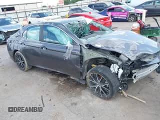 2024 Toyota Camry SE с VIN 4T1G11AK6RU862500, выставлен на аукционе IAAI как лот 43098519 с пробегом 35 236 миль миль и . История ставок и продаж доступна на DreamBid. Изображение 1.