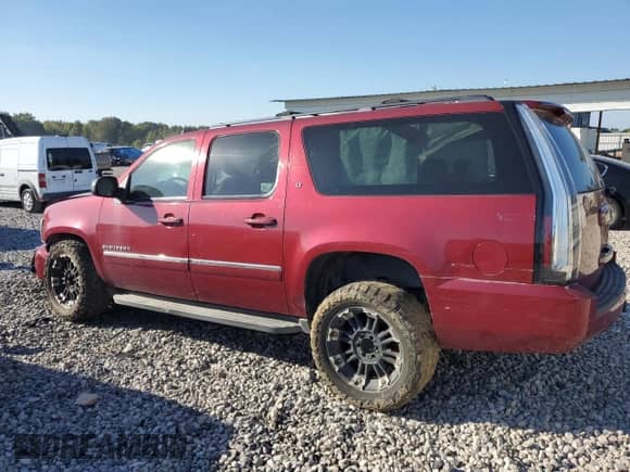 2011 Chevrolet Suburban LT with VIN 1GNSKJE39BR132837, listed as a Copart auction lot 86316825 with 267,881 mi miles and Clean title. Bid and sale history available at DreamBid. Image 2.