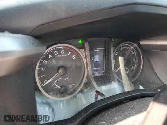 2020 Toyota Tacoma SR5 z VIN 3TMCZ5AN7LM291155, wystawiony jako Copart lot #67111255 z przebiegiem 106 969 mil mil oraz Szkoda całkowita • Salvage title. Historia ofert i sprzedaży dostępna na DreamBid. Obrazek 9.