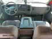 2005 GMC Sierra 1500 SLE z VIN 1GTEC19V05Z203233, wystawiony jako Copart lot #58255235 z przebiegiem 156 429 mil mil oraz Szkoda całkowita • Salvage title. Historia ofert i sprzedaży dostępna na DreamBid. Obrazek 8.