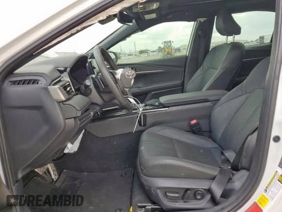 2025 Toyota Camry LE with VIN 4T1DAACK2SU094469, listed as a Copart auction lot 70592455 with 13,577 mi miles and Salvage title. Bid and sale history available at DreamBid. Image 7.