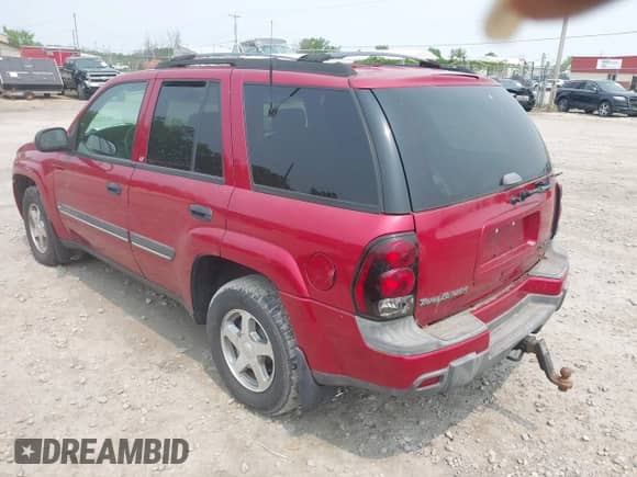 2002 Chevrolet TrailBlazer LS z VIN 1GNDT13S622226389, wystawiony jako IAAI lot #42361868 z przebiegiem 130 231 mil mil oraz . Historia ofert i sprzedaży dostępna na DreamBid. Obrazek 3.
