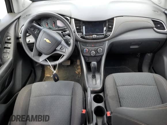 2022 Chevrolet Trax LS с VIN KL7CJKSM7NB556157, выставлен на аукционе Copart как лот 62329155 с пробегом 54 209 миль миль и Списание • Salvage title. История ставок и продаж доступна на DreamBid. Изображение 8.