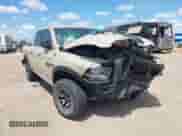 2017 Ram 1500 Rebel z VIN 1C6RR7YT8HS619828, wystawiony jako IAAI lot #42873979 z przebiegiem 136 471 mil mil oraz . Historia ofert i sprzedaży dostępna na DreamBid. Obrazek 1.