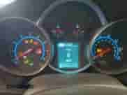 2015 Chevrolet Cruze LT z VIN 1G1PD5SB1F7215958, wystawiony jako Copart lot #50714055 z przebiegiem 98 534 mil mil oraz Szkoda całkowita • Salvage title. Historia ofert i sprzedaży dostępna na DreamBid. Obrazek 9.