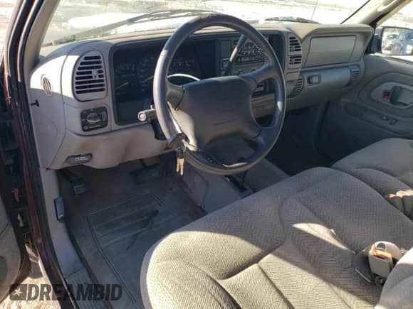 1997 GMC Sierra 1500 z VIN 1GTEK14R3VZ506326, wystawiony jako Copart lot #87036644 z przebiegiem 212 945 mil mil oraz Czysty tytuł • Clean title. Historia ofert i sprzedaży dostępna na DreamBid. Obrazek 8.