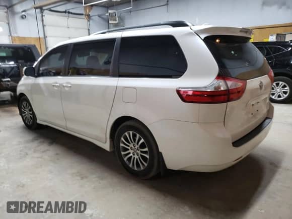 2019 Toyota Sienna XLE Auto Access Seat with VIN 5TDYZ3DC8KS018258, listed as a Copart auction lot 65587745 with 104,557 mi miles and Salvage title. Bid and sale history available at DreamBid. Image 2.