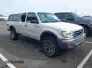 2000 Toyota Tacoma PreRunner z VIN 4TASN92N1YZ654211, wystawiony jako IAAI lot #43348751 z przebiegiem 278 908 mil mil oraz . Historia ofert i sprzedaży dostępna na DreamBid. Obrazek 1.