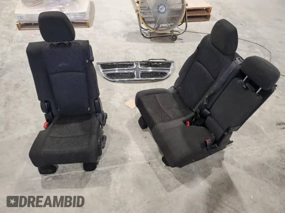 2013 Dodge Journey American Value z VIN 3C4PDCAB5DT705034, wystawiony jako Copart lot #83833695 z przebiegiem 235 411 mil mil oraz Czysty tytuł • Clean title. Historia ofert i sprzedaży dostępna na DreamBid. Obrazek 13.