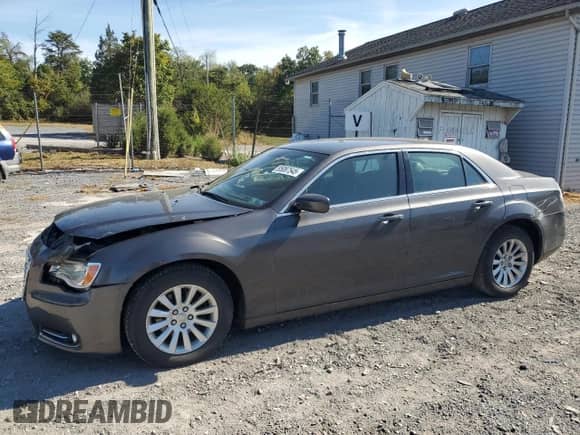 2013 Chrysler 300 с VIN 2C3CCAAG8DH558741, выставлен на аукционе Copart как лот 85087545 с пробегом 115 099 миль миль и Списание • Salvage title. История ставок и продаж доступна на DreamBid. Изображение 1.