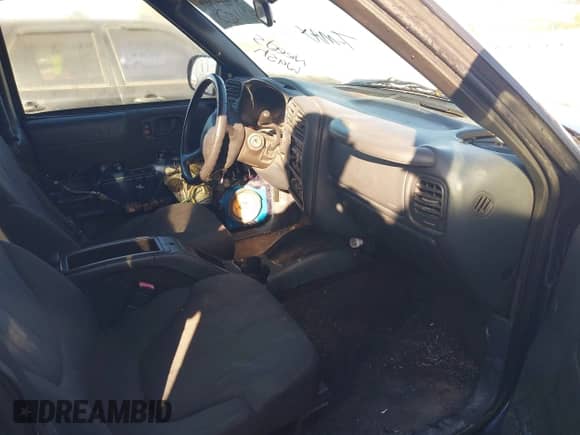 2003 Chevrolet S-10 LS с VIN 1GCDT13X13K126819, выставлен на аукционе IAAI как лот 43444769 с пробегом 168 791 миль миль и . История ставок и продаж доступна на DreamBid. Изображение 5.