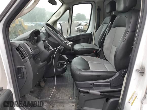 2021 Ram ProMaster Cargo с VIN 3C6LRVDG7ME519672, выставлен на аукционе Copart как лот 62698915 с пробегом 65 672 миль миль и Списание • Salvage title. История ставок и продаж доступна на DreamBid. Изображение 7.