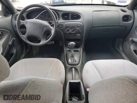 1997 Hyundai Elantra z VIN KMHJF24M9VU540731, wystawiony jako Copart lot #63684645 z przebiegiem Nie podano mil oraz Szkoda całkowita • Salvage title. Historia ofert i sprzedaży dostępna na DreamBid. Obrazek 8.