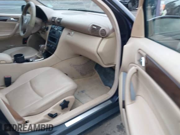 2004 Mercedes-Benz C 240 с VIN WDBRF61J94A550800, выставлен на аукционе IAAI как лот 37915634 с пробегом 115 016 миль миль и . История ставок и продаж доступна на DreamBid. Изображение 5.