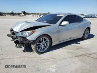 2013 Hyundai Genesis Coupe Grand Touring с VIN KMHHU6KJ1DU103423, выставлен на аукционе Copart как лот 82465725 с пробегом 133 998 миль миль и Списание • Salvage title. История ставок и продаж доступна на DreamBid. Изображение 1.