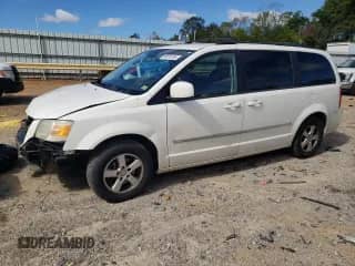 2010 Dodge Grand Caravan SXT z VIN 2D4RN5D19AR195146, wystawiony jako Copart lot #86591255 z przebiegiem 177 887 mil mil oraz Czysty tytuł • Clean title. Historia ofert i sprzedaży dostępna na DreamBid. Obrazek 1.