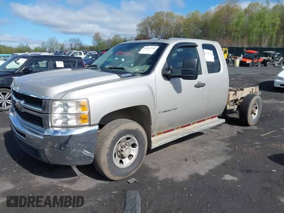 2007 Chevrolet Silverado 3500 с VIN 1GCHK39657E570403, выставлен на аукционе IAAI как лот 42147316 с пробегом 230 809 миль миль и . История ставок и продаж доступна на DreamBid. Изображение 17.