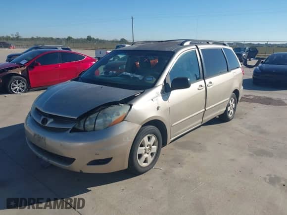 2010 Toyota Sienna CE с VIN 5TDKK4CC1AS311855, выставлен на аукционе IAAI как лот 43597599 с пробегом 196 958 миль миль и . История ставок и продаж доступна на DreamBid. Изображение 2.