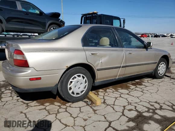 1994 Honda Accord LX z VIN 1HGCD5638RA124560, wystawiony jako Copart lot #48772515 z przebiegiem 208 265 mil mil oraz Szkoda całkowita • Salvage title. Historia ofert i sprzedaży dostępna na DreamBid. Obrazek 3.