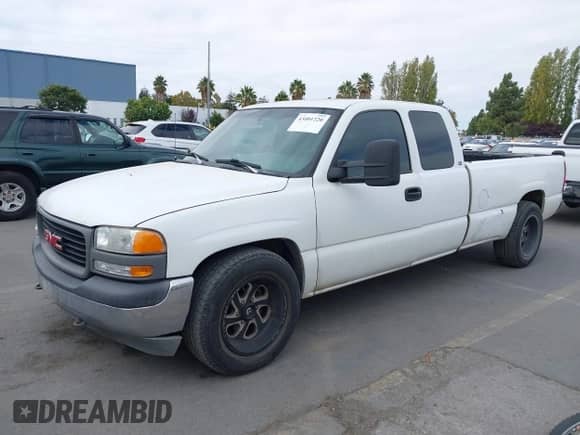 2000 GMC Sierra 1500 SLE with VIN 1GTEC19V9YE230300, listed as a IAAI auction lot 43401220 with 200,930 mi miles and . Bid and sale history available at DreamBid. Image 2.