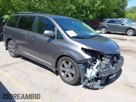 2016 Toyota Sienna SE with VIN 5TDXK3DC8GS755869, listed as a IAAI auction lot 42623098 with 130,465 mi miles and . Bid and sale history available at DreamBid. Image 1.
