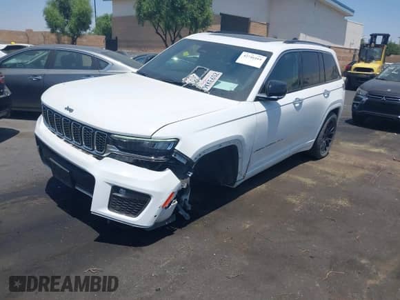 2023 Jeep Grand Cherokee Overland z VIN 1C4RJHDG8PC560416, wystawiony jako IAAI lot #42746164 z przebiegiem 16 237 mil mil oraz . Historia ofert i sprzedaży dostępna na DreamBid. Obrazek 2.