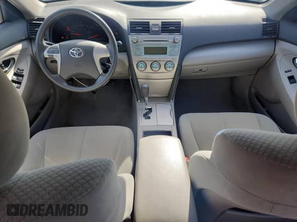 2008 Toyota Camry LE z VIN 4T4BE46K88R019251, wystawiony jako Copart lot #89640655 z przebiegiem 171 758 mil mil oraz Nie do naprawy • Non repairable. Historia ofert i sprzedaży dostępna na DreamBid. Obrazek 8.