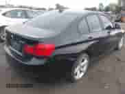 2013 BMW 3 Series 328i xDrive z VIN WBA3B3G52DNR79536, wystawiony jako IAAI lot #43131234 z przebiegiem 113 671 mil mil oraz . Historia ofert i sprzedaży dostępna na DreamBid. Obrazek 4.