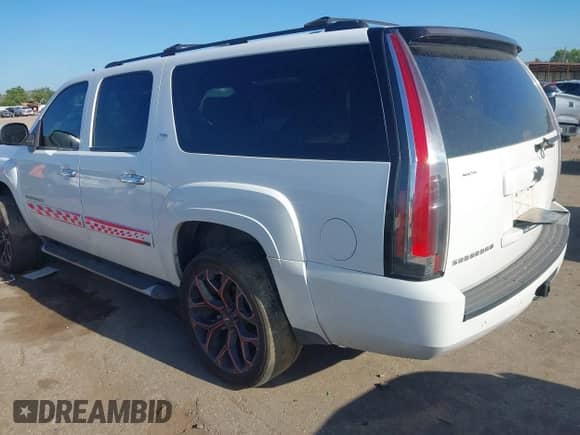 2010 Chevrolet Suburban LT z VIN 1GNUCJE04AR145330, wystawiony jako IAAI lot #42579675 z przebiegiem 185 242 mil mil oraz . Historia ofert i sprzedaży dostępna na DreamBid. Obrazek 3.