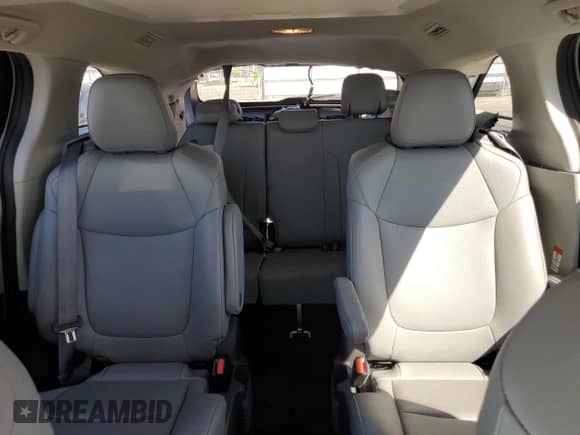 2022 Toyota Sienna XLE z VIN 5TDJRKEC3NS106018, wystawiony jako Copart lot #84283895 z przebiegiem 51 319 mil mil oraz Szkoda całkowita • Salvage title. Historia ofert i sprzedaży dostępna na DreamBid. Obrazek 10.