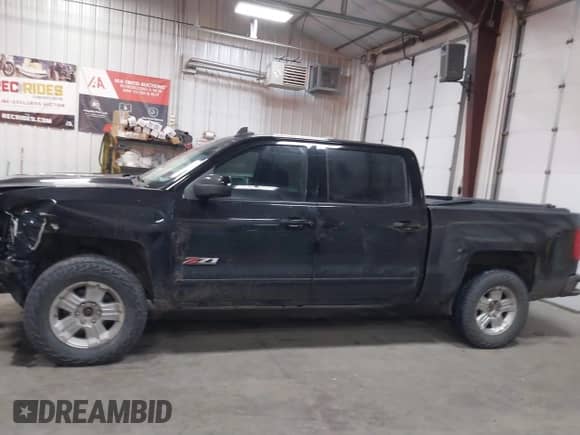 2017 Chevrolet Silverado 1500 LTZ z VIN 3GCUKSEJ3HG382718, wystawiony jako IAAI lot #41426789 z przebiegiem 145 620 mil mil oraz . Historia ofert i sprzedaży dostępna na DreamBid. Obrazek 14.