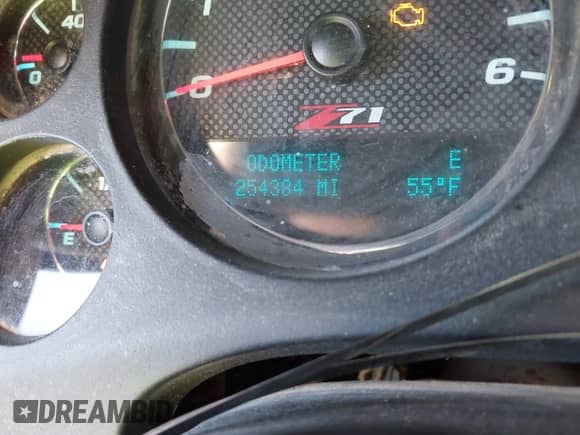 2010 Chevrolet Avalanche LT z VIN 3GNVKFE0XAG245243, wystawiony jako IAAI lot #42276994 z przebiegiem 254 384 mil mil oraz . Historia ofert i sprzedaży dostępna na DreamBid. Obrazek 15.