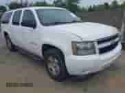 2010 Chevrolet Suburban LT z VIN 1GNUCJE01AR199247, wystawiony jako IAAI lot #42365497 z przebiegiem 289 944 mil mil oraz . Historia ofert i sprzedaży dostępna na DreamBid. Obrazek 1.