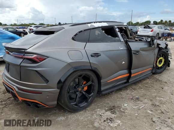 2019 Lamborghini Urus with VIN ZPBUA1ZL5KLA05433, listed as a Copart auction lot 69777194 with Not provided miles and Clean title. Bid and sale history available at DreamBid. Image 3.
