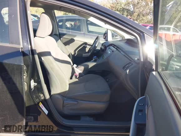 2011 Toyota Prius I with VIN JTDKN3DUXB5286230, listed as a IAAI auction lot 43515150 with 271,571 mi miles and . Bid and sale history available at DreamBid. Image 5.