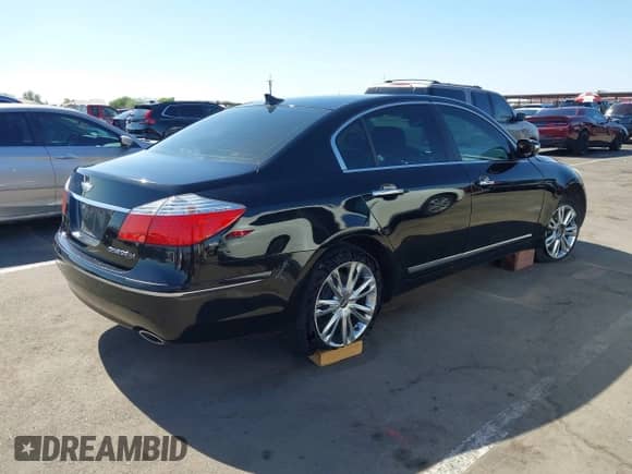 2010 Hyundai Genesis z VIN KMHGC4DF0AU109608, wystawiony jako IAAI lot #42315048 z przebiegiem 93 446 mil mil oraz . Historia ofert i sprzedaży dostępna na DreamBid. Obrazek 4.