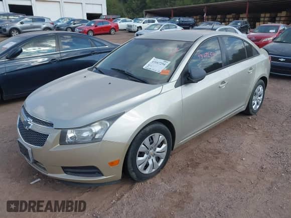 2014 Chevrolet Cruze LS z VIN 1G1PA5SH3E7334994, wystawiony jako IAAI lot #43167254 z przebiegiem 220 378 mil mil oraz . Historia ofert i sprzedaży dostępna na DreamBid. Obrazek 2.