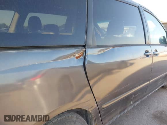 2010 Toyota Sienna CE с VIN 5TDKK4CCXAS328976, выставлен на аукционе IAAI как лот 43463881 с пробегом Не указан миль и . История ставок и продаж доступна на DreamBid. Изображение 13.