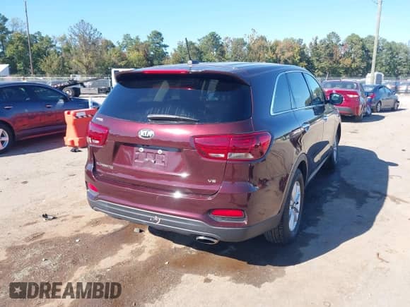 2019 Kia Sorento LX with VIN 5XYPGDA53KG563276, listed as a IAAI auction lot 43392867 with 103,923 mi miles and . Bid and sale history available at DreamBid. Image 4.
