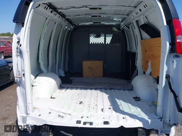 2024 Chevrolet Express Cargo with VIN 1GCWGAFP6R1216135, listed as a IAAI auction lot 42504089 with 4,362 mi miles and . Bid and sale history available at DreamBid. Image 8.