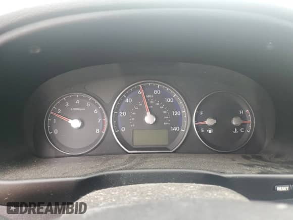 2011 Hyundai Santa Fe SE с VIN 5XYZHDAG2BG063651, выставлен на аукционе Copart как лот 69108095 с пробегом Не указан миль и Списание • Salvage title. История ставок и продаж доступна на DreamBid. Изображение 9.