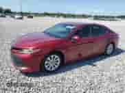 2020 Toyota Camry LE z VIN 4T1C11AKXLU910439, wystawiony jako Copart lot #69905845 z przebiegiem Nie podano mil oraz Szkoda całkowita • Salvage title. Historia ofert i sprzedaży dostępna na DreamBid. Obrazek 1.