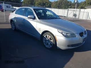 2010 BMW 5 Series 528i xDrive с VIN WBANV1C50AC445517, выставлен на аукционе IAAI как лот 43501569 с пробегом 155 066 миль миль и . История ставок и продаж доступна на DreamBid. Изображение 1.