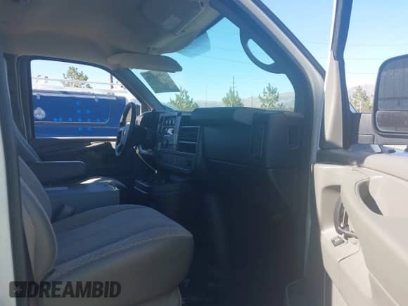 2013 Chevrolet Express Cargo z VIN 1GCWGFCA9D1141338, wystawiony jako IAAI lot #43226135 z przebiegiem 196 290 mil mil oraz . Historia ofert i sprzedaży dostępna na DreamBid. Obrazek 5.