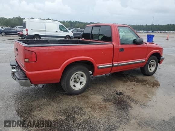 2003 Chevrolet S-10 with VIN 1GCCS14X238270633, listed as a Copart auction lot 67376275 with 232,732 mi miles and Salvage title. Bid and sale history available at DreamBid. Image 3.