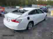 2018 Chevrolet Malibu LS z VIN 1G1ZB5ST7JF277595, wystawiony jako IAAI lot #43289380 z przebiegiem 62 729 mil mil oraz . Historia ofert i sprzedaży dostępna na DreamBid. Obrazek 4.