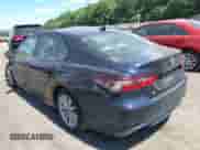 2021 Toyota Camry LE z VIN 4T1C11AK7MU516429, wystawiony jako IAAI lot #42794424 z przebiegiem 52 924 mil mil oraz . Historia ofert i sprzedaży dostępna na DreamBid. Obrazek 3.