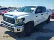 2018 Toyota Tundra SR5 с VIN 5TFEY5F15JX240200, выставлен на аукционе IAAI как лот 43347761 с пробегом 228 304 миль миль и . История ставок и продаж доступна на DreamBid. Изображение 2.